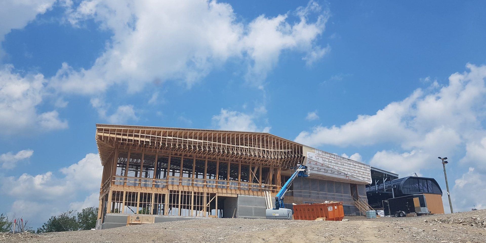 CONSTRUCTION SITE @ Bromont Summit Chalet | Update on the installation of the combined wood-steel structure