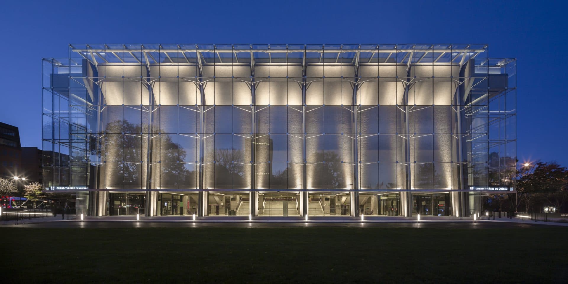 The new glass envelope of the Grand Théâtre de Québec, a multiple winner at the 2023 Mérites d’architecture