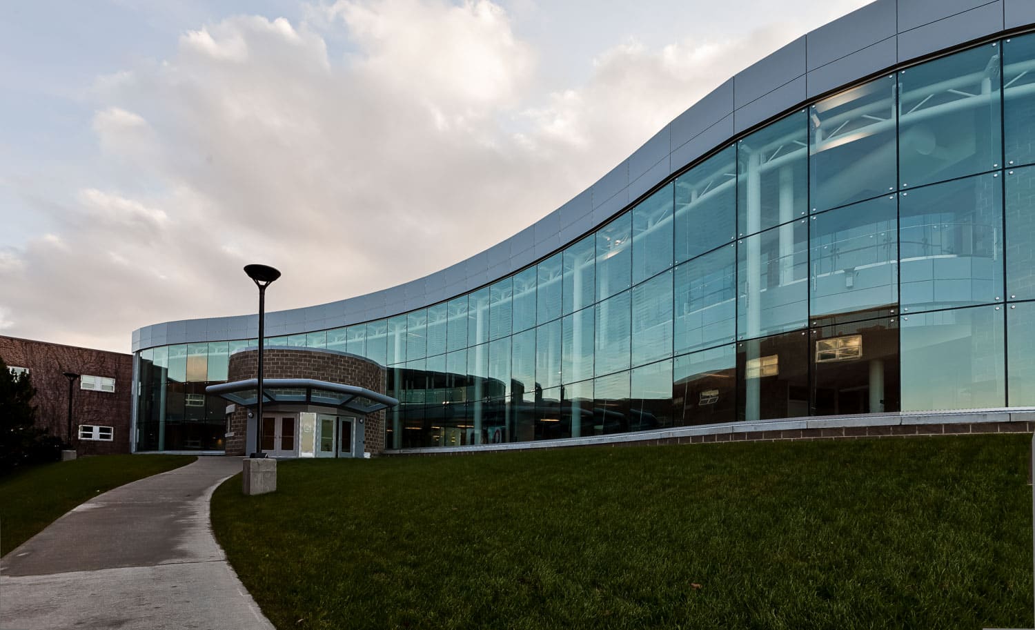 Façades en verre | Sir Wilfred Grenfell College New Academic Building